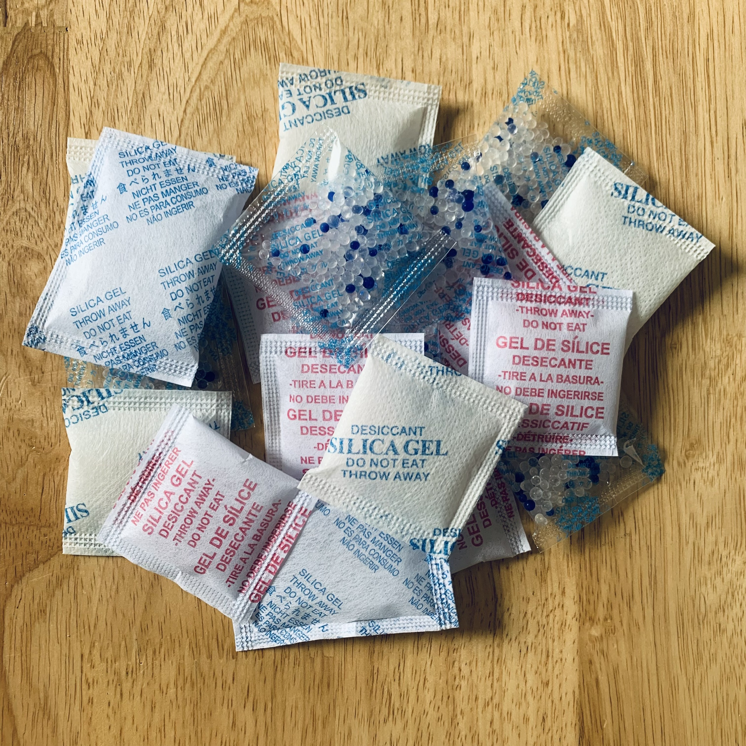 z4238151249102-3df21fc34c09900d40a61cf596868267 Hạt chống ẩm