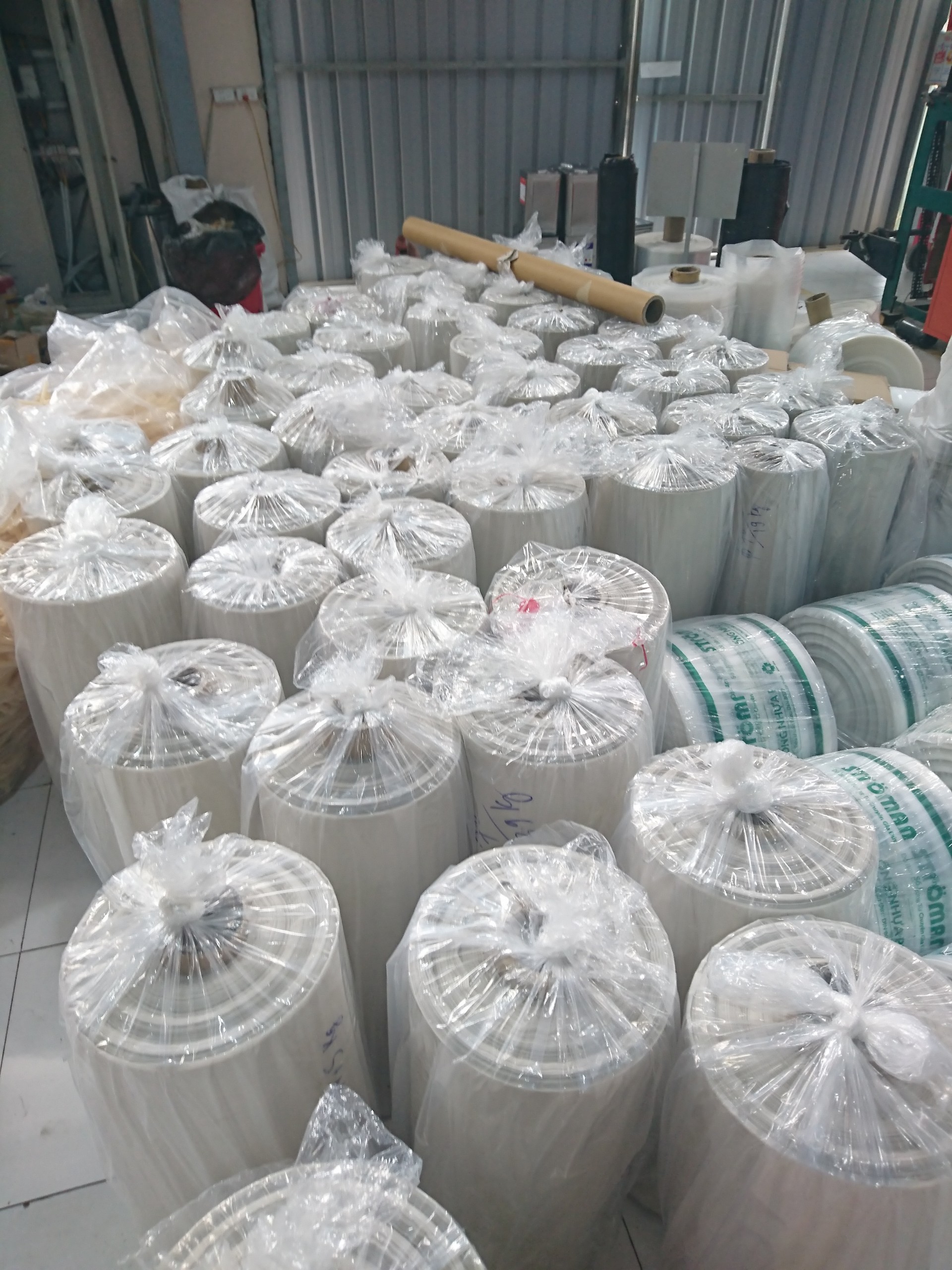 z2349904568926_60a03e0cc12284f27336116799c10954 Cuộn pe