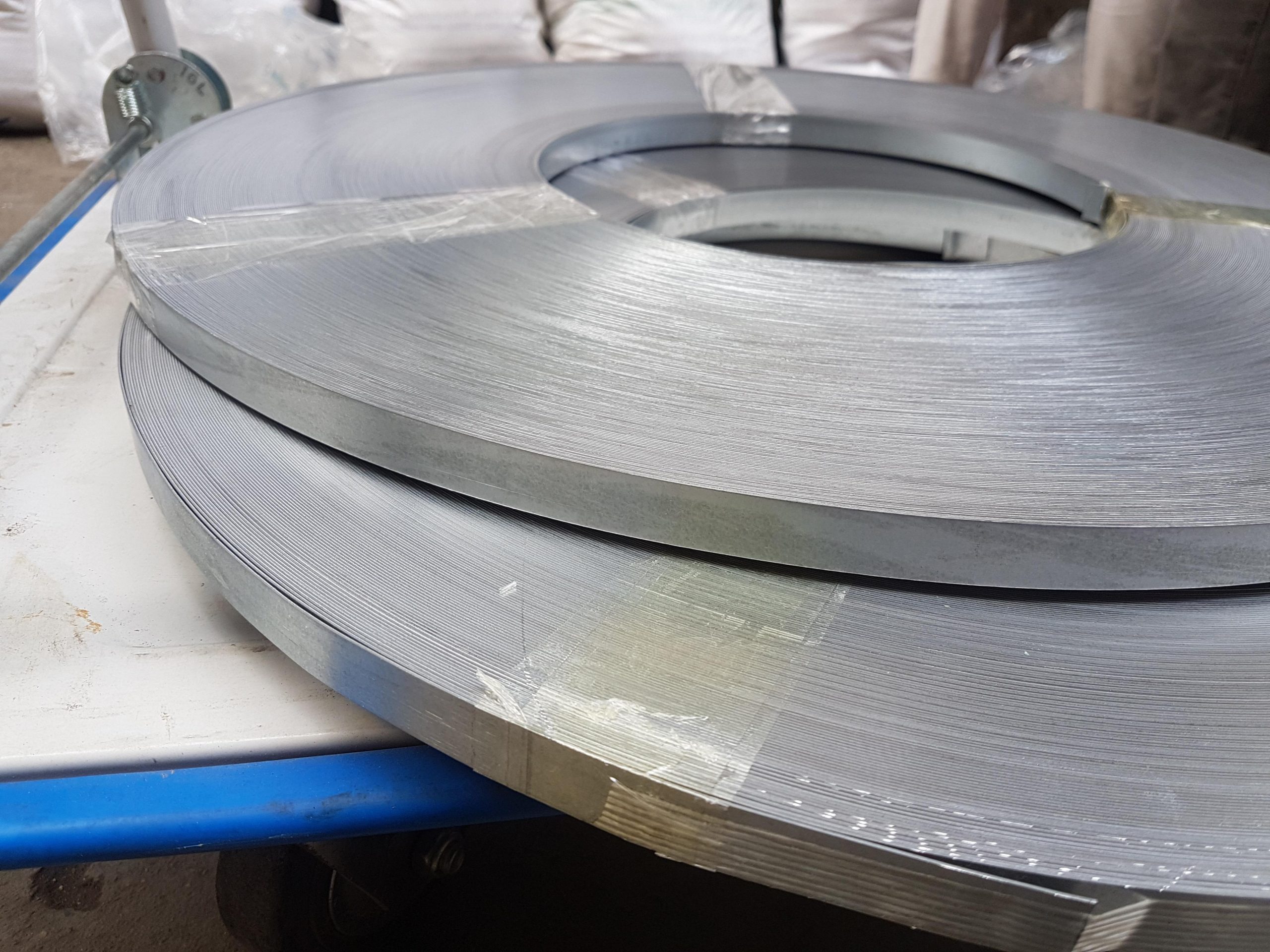 DÂY ĐAI THÉP MẠ KẼM