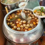 Nồi theo kiểu truyền thống để nấu bún bò.