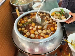 Nồi theo kiểu truyền thống để nấu bún bò.